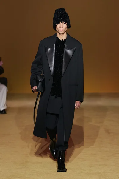 Look 3